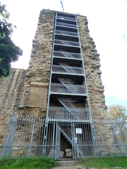 Den Turm kann man bequem über diese Außentreppen besteigen. Der Ausblick ist toll. 