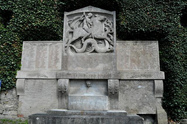Kriegerdenkmal an der Mauer beim Prunktor zum Schoss Horneck | Foto: Daniela Somers