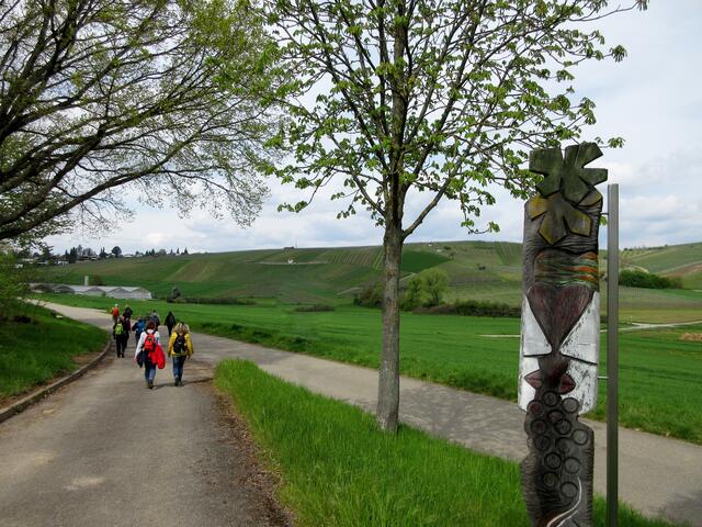 Noch muss ein ordentliches Wegstück bewältigt werden, um an das Karmeliterhäuschen zu kommen. Doch die beiden brauchen auch noch ein paar Hundertmeter ...