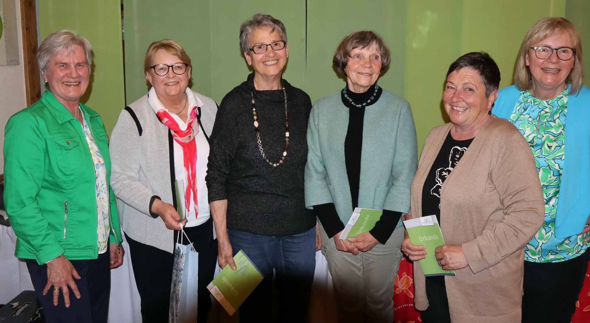 jahreshauptversammlung-ehrungen-bei-landfrauen-hringen
