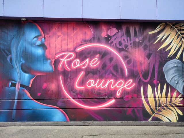 Diese Fotografen... machen alles schöner, als es in Wirklichkeit ist. ;-) Autolärm und schlechte Luft prägen das Bild am Ende der Turmstraße