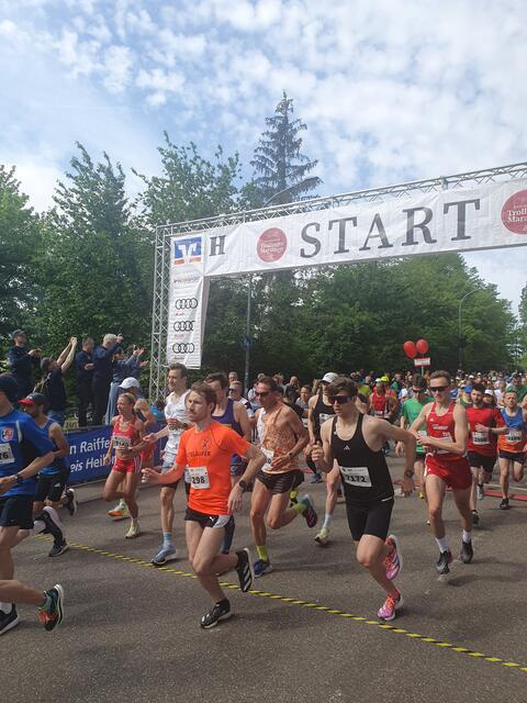 Bettina Englisch und Dustin Uhlig beim Start 