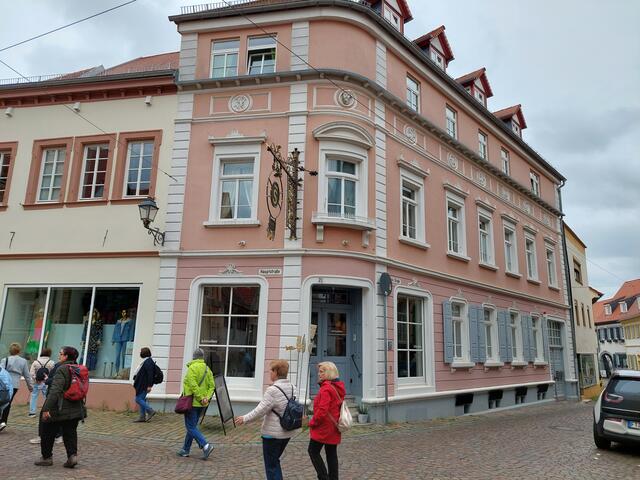 Barocke Prachtbauten entlang der Hauptstraße in "Fränsem".