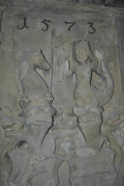 Epitaphe nach dem ersten Treppenaufgang | Foto: Daniela Somers