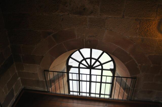 Es geht hoch hinauf. Leider sind die Fenster nicht durchsichtig. | Foto: Daniela Somers