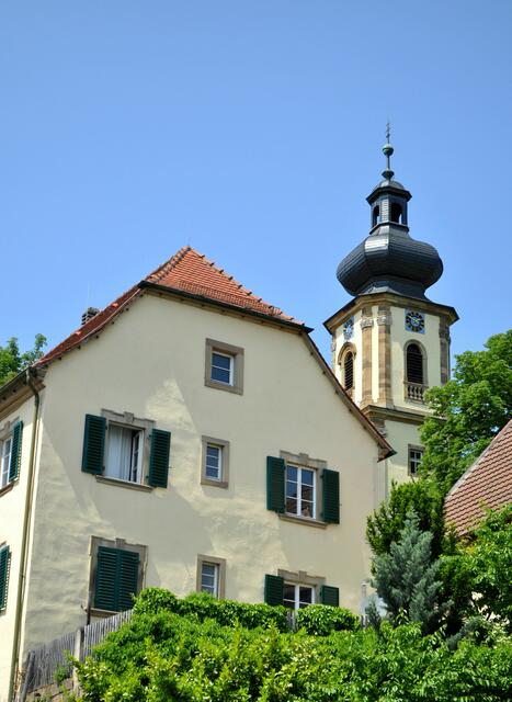 St. Michael und das Pfarrhaus | Foto: Daniela Somers