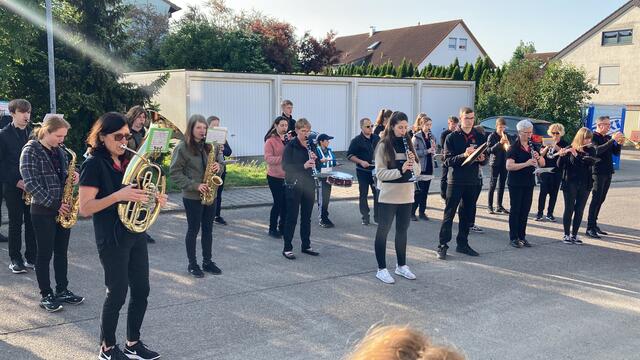 Traditionelles Wecken des Musikvereins in Güglingen am Pfingstmontag