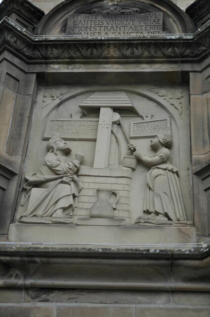 Steinmetzarbeit am Siebenröhrenbrunnen | Foto: Daniela Somers