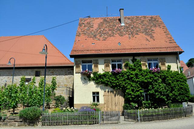 Einfach ein schönes altes Haus. Daneben, links, die alte Kelter | Foto: Daniela Somers
