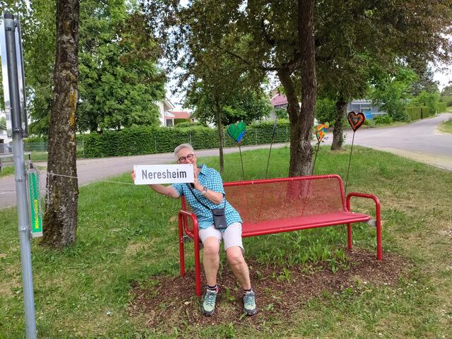 Auf dem Mitfahrer-Bänkle....... Wunschziel "Neresheim"