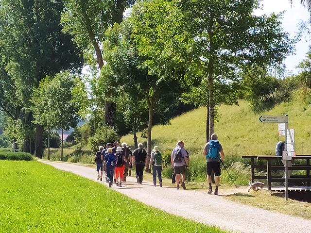 Erst marschieren wir durch den Stadtgarten..... 