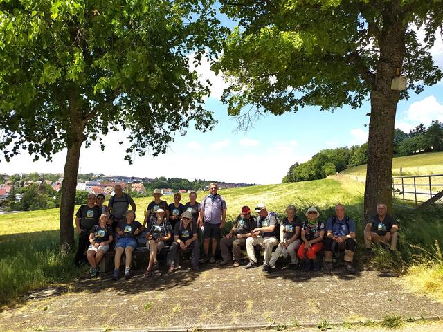 Der Schatten ist wirklich willkommen und wir genießen eine kurze Pause, bevor es auf gleichem Weg wie morgens wieder zurück geht. 