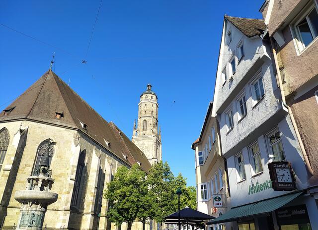 Die Kirche steht. Georg mit dem 90 m hohen Daniel