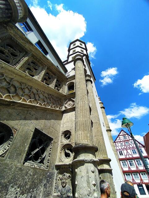 Das Rathaus mit dem historischen Treppenaufgang