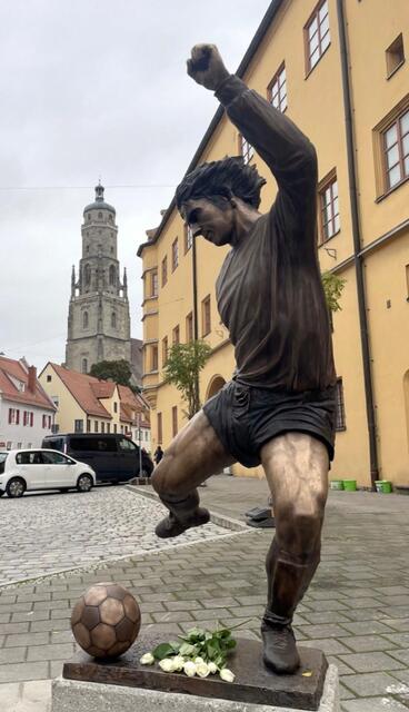 Und das ist Gerd Müller.... 
Im Hintergrund ist der Daniel zu sehen.  | Foto: Lothar Winkler