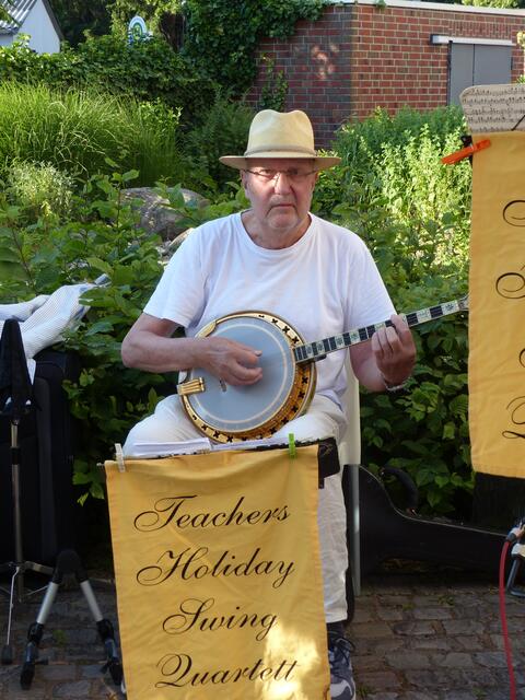 Abu Schäfer sorgte am Banjo für die harmonische und rhythmische Grundlage. | Foto: privat (eigen)