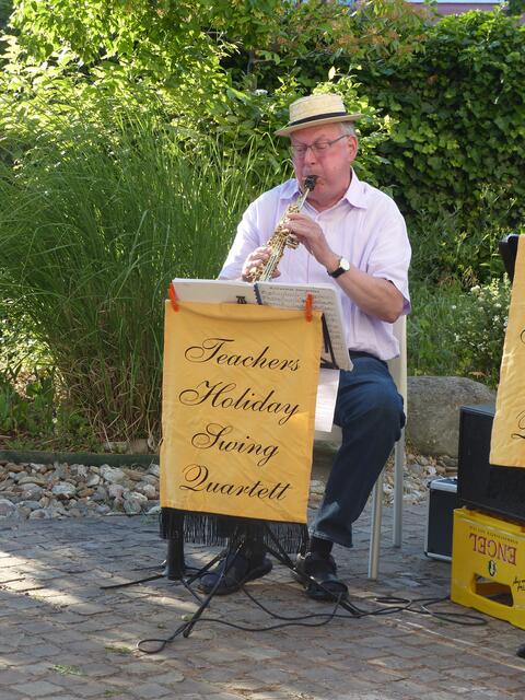 Mit dem Sopransaxophon in die Musik vertieft: Werner Philipp
 | Foto: privat (eigen)