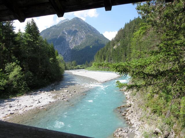 Die Farbe des Lechs ist faszinierend und kann kaum fotografisch vermittelt werden.