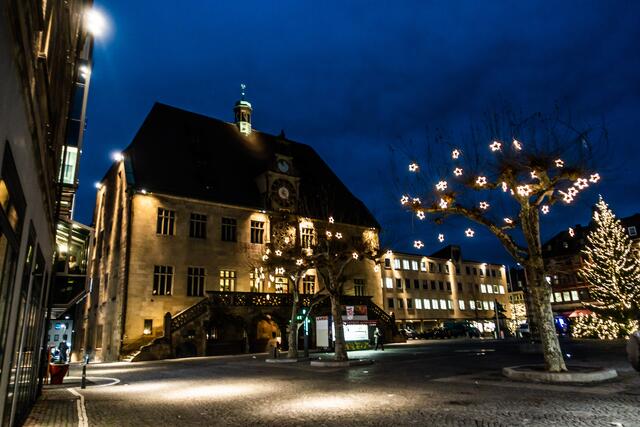 Das Heilbronner Rathaus im Weihnachtlichen Lichterglanz