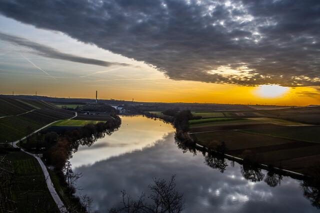 Blick vom Lauffener Krappenfelsen Richtung Neckarwestheimt