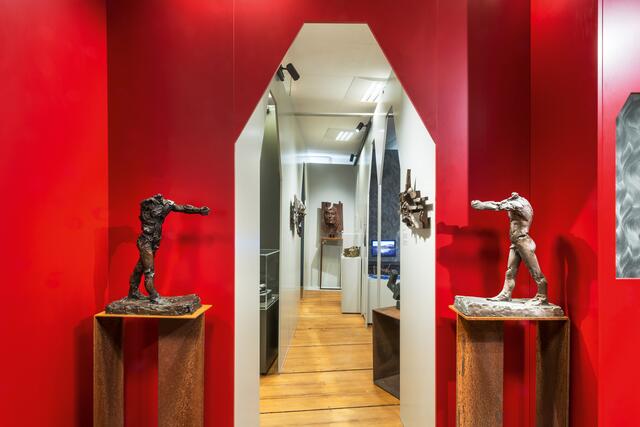 Blick in die Ausstellung mit sibyllinischen Portalen | Foto: Römermuseum Güglingen, Foto: Rose Hajdu