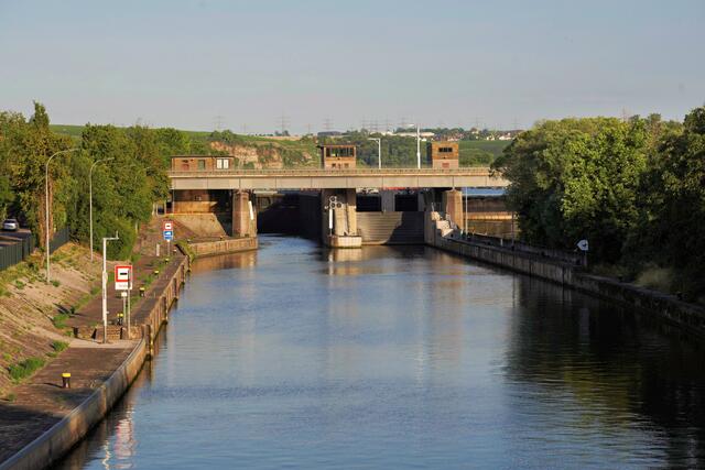 Die Schleuse - Neckar als Schifffahrtsstraße
