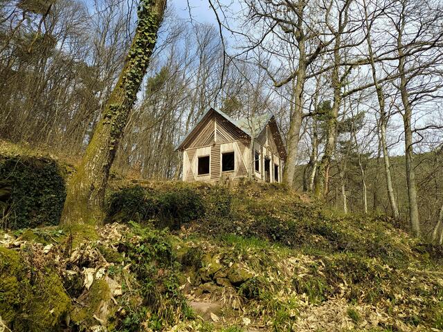 Dort oben steht die Tina-Willblick-Hütte