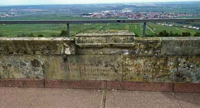 Der Spruch in der Mauer ist schon wahr