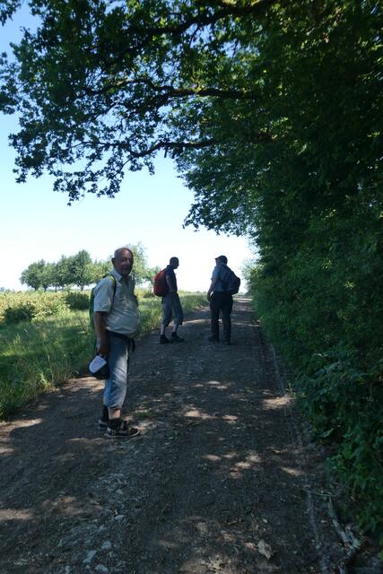 Hier stehen wir am Weg zum ehemaligen Munitionslager.
