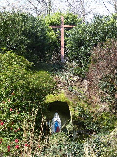 Die Lourdes-Grotte in Weyher
