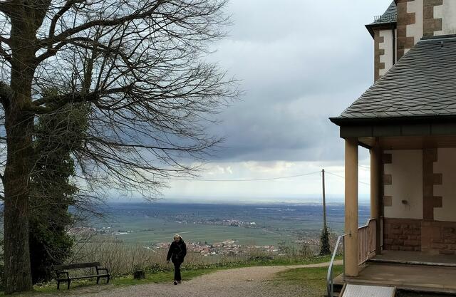 Weite Ausblicke in die Rheinebene von der St. Anna-Kapelle