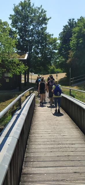 Hier wechseln wir auf die andere Bachseite