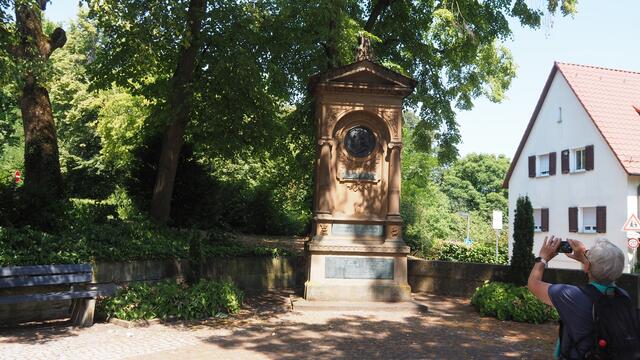 Das Kerner-Denkmal beim Kernerhaus - am Ende der Hitzetour.  | Foto: Rainer Göser