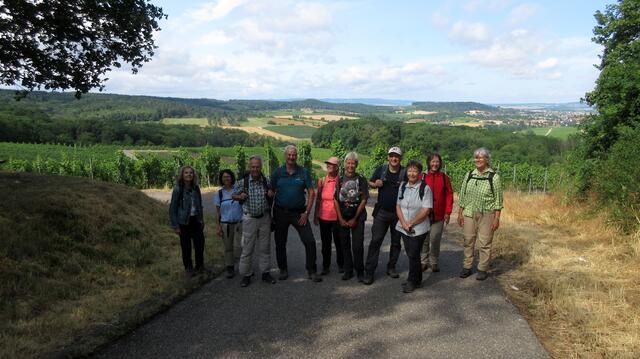 Am Mittwoch, 5. Juli, ein Gruppenbild mit toller Aussicht von Donnbronn aus über Flein bis zum Heuchelberg