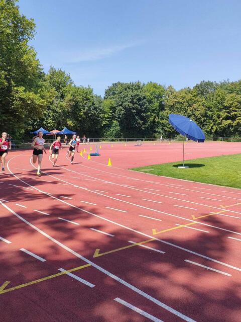 Yolanda Kreiser auf der Bahn 3 im 200m Lauf