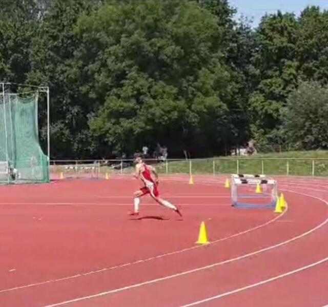 Nick Rothenburger beim Anlauf zum Hochsprung 