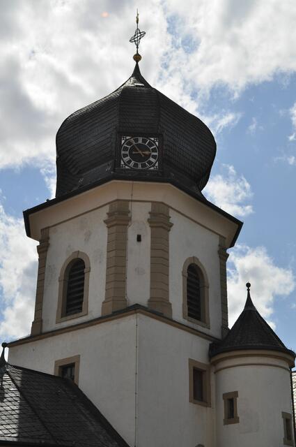 Kirchturm der Johanneskirche. Der Turm hat die Form eines Oktogons und eine welscher Haube. | Foto: Daniela Somers