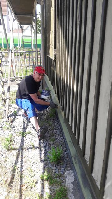 Bei der Arbeit im Schatten sitzen zu dürfen! Bei 34 Grad im Schatten ein zweifelhaftes Vergnügen für Thomas Schäfer! | Foto: Helmut Epp