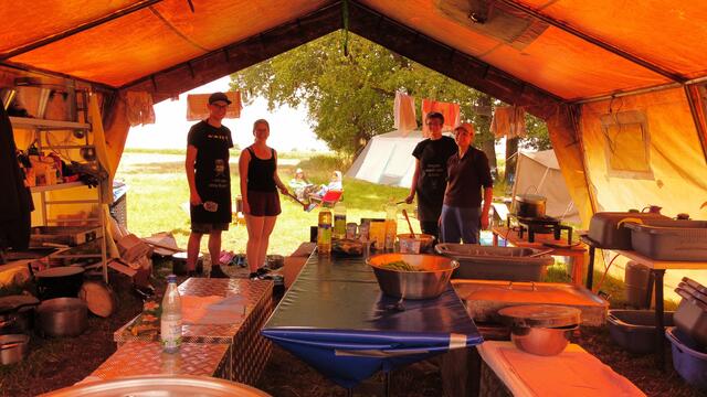 In der Zeltlager-Küche ist immer gute Stimmung | Foto: Fototeam des Zeltlagers