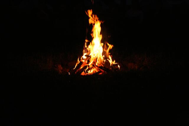 Was darf natürlich nicht fehlen - das Lagerfeuer | Foto: Fototeam des Zeltlagers