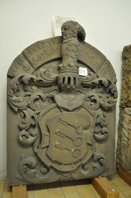 Wappenstein mit Wappen des Komturs Freiherr Georg Adolph Speth von Schülzburg. | Foto: Daniela Somers