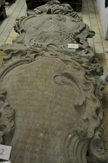 Oberer Teil Grabdenkmal für die Brüder Johannes Georg Geiling (1696 - 1757) und 
Georg Heinrich Geiling (1698 - 1756). Unterer Teil Grabdenkmal für Bürgermeister Johann Schübler
geb. 1688 in Straßburg, gest. 1757 in Heilbronn  | Foto: Daniela Somers