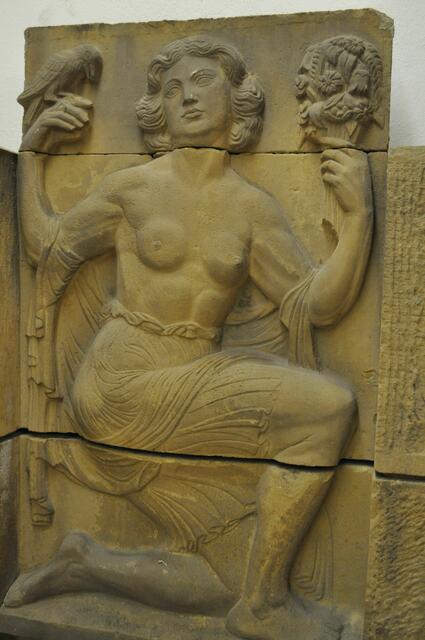 Allegorische Frauenfiguren als Fassadenschmuck von der Villa Brüggemann Lerchenstr 79 | Foto: Daniela Somers