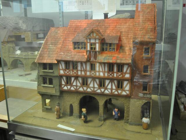 Modell des Hauses Schwibbogengasse 24 mit Durchgang zur Sülmerstraße  | Foto: Daniela Somers