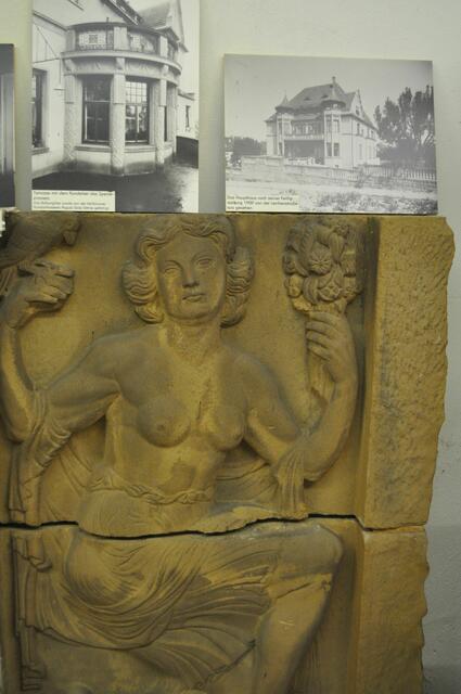 Allegorische Frauenfiguren als Fassadenschmuck von der Villa Brüggemann Lerchenstr 79. Bei diesem Bild sieht man noch Ansichten der früheren Villa Brüggemann | Foto: Daniela Somers