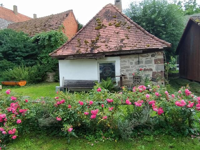 Im Weiler Rodbachhof - vermutlich altes Backhäusle | Foto: Sigrid Schlottke