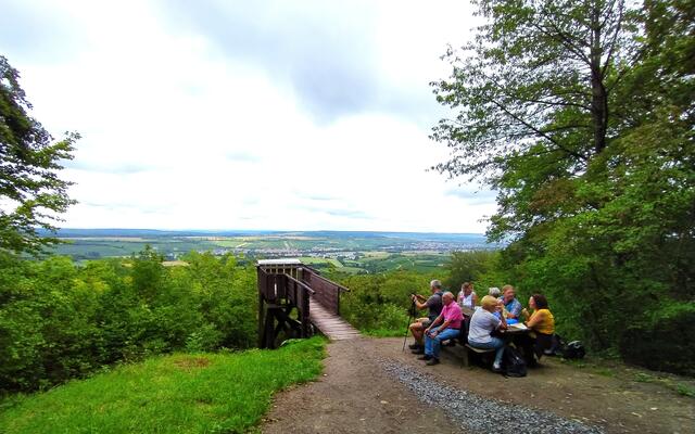 Vesperpause am Aussichtspunkt beim Weißen Steinbruch | Foto: Sigrid Schlottke
