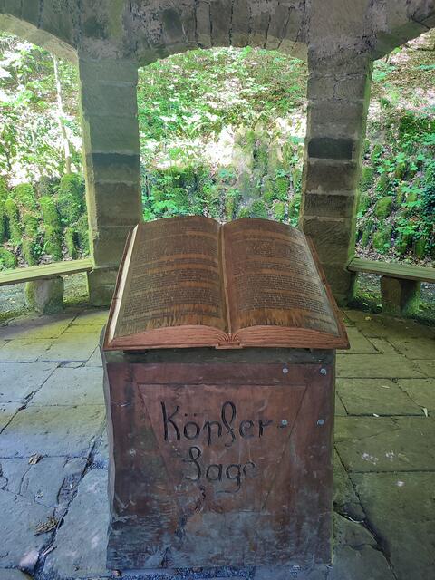 Der Pavillon bietet ein angenehm kühles Rastplätzchen | Foto: Aurelia Kling