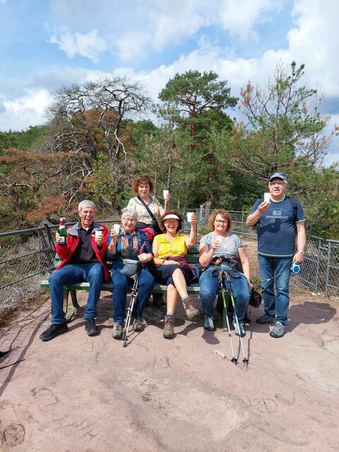Willkommenssekt auf dem Sängerfelsen | Foto: Sigrid Schlottke
