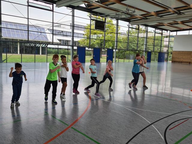 Die Kinder üben ihre ersten Karatetechniken | Foto: Karateverein Eppingen